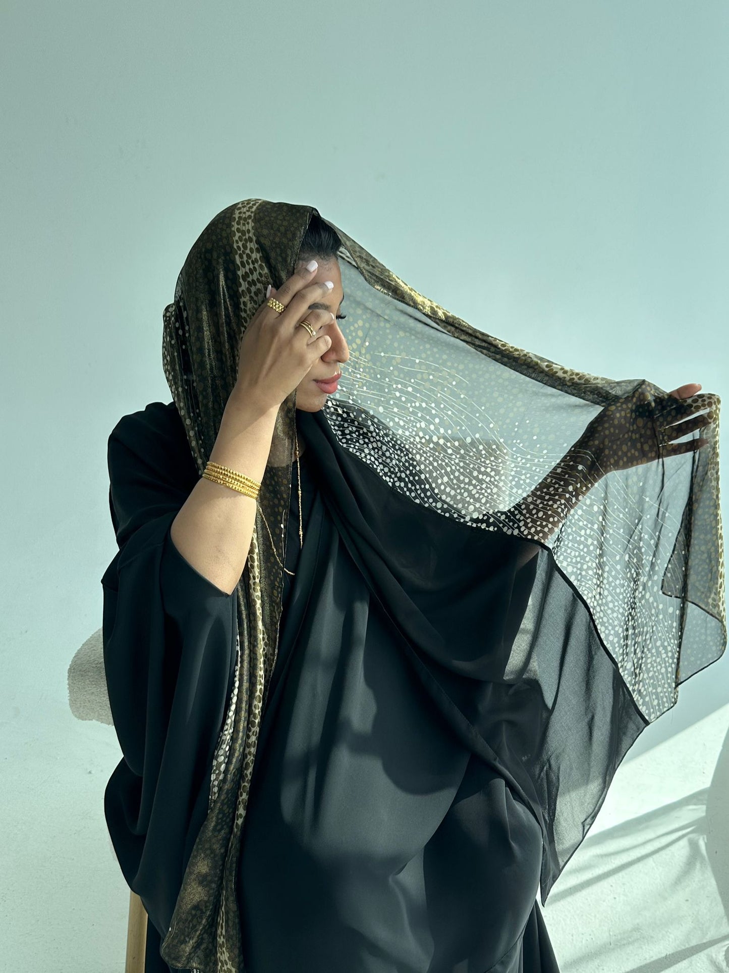 SC11 شيلة مطرز ذهبي واسود